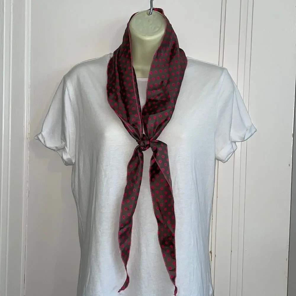 Vintage 70s or 80s gray with pink polka dots polyester neck scarf‎